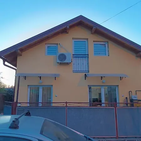 Yellow Palace * Újvidék